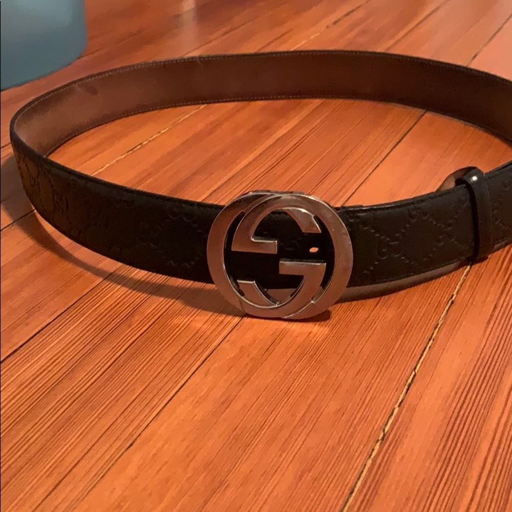 Black leather gucci G buckle belt